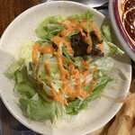 アジアンダイニング　ヤミー - チーズナンセットのサラダ