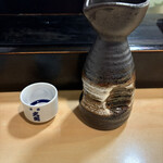 魚がし寿司 - 日本酒(熱燗)二合880円