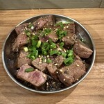 スタンドトトノイ - トトノイセット1500円の鉄板　牛レバー単品だと520円