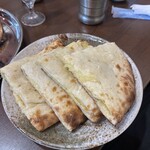 インド・ネパールカレー みさきらじ - さつまいもチーズナン　ダブル（中身2倍