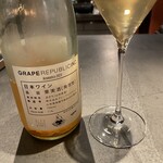 山形座 瀧波 - 発泡フルーティー。山形県産デラウェア (56%)、ロザリオビアンコ (14%)、スチューベン (10%)、ナイアガラ (8%)、セイベル9110 (7%)、ネオマスカット (5%)