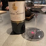 山形座 瀧波 - いよいよ米沢牛を迎えるために、ペアリング8杯目は本日初の赤ワインが供されます。シャトー・ジスクール 2019マルゴー村。フルボディ。結局今日は最初のスパークリングを入れると、食事時だけで9杯！