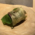 山形座 瀧波 - 81の糸瓜
      81のおかひじき　エゴマの葉っぱなども一緒に巻き込んでシャキシャキとした素晴らしい食感と爽やかな香り。