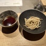 山形座 瀧波 - 続いて、そば打ちショーの時に、目の前で挽きたて、打ちたて、茹でたての3タテ十割そば！ツユもうまい。1センチ幅で切られたラッキーそばもいただけました✨おそばは、最上早生です。