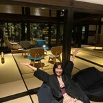 山形座 瀧波 - このくつろぎのスペース大好き！心地が良くて、センスが良い。庭を見ながらのんびり✨雑誌も置いてあります。