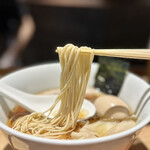 ニッポン ラーメン 凛 トウキョウ - わんたん醤油らぁ麺、味玉子付