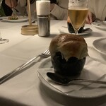 スンガリー 新宿三丁目店 - グリヴィ・ヴ・スミターニェ
                                (マッシュルームとホワイトアスパラガスのつぼ焼きクリーム煮)  ※大・大・大好物！ツボの中、全てこそぎ落として食べます。