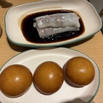 添好運 ららぽーとTOKYO-BAY店 - チャーシューチョンファン(上)揚カスタード饅頭(下)