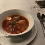 スンガリー - ボルシチ
      (とろとろに煮込んだ牛肉と野菜の赤カブ風味スープ)