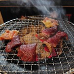 炭火大衆焼肉 猪鹿鳥 - 