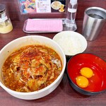 らーめん たきび - 「辛みそらーめん４辛」＋「生卵」＋「半ライス」