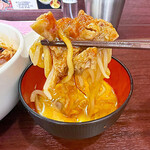 らーめん たきび - 生姜焼きと麺を生卵に潜らせていただきます