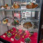 とんかつ専門店 恵庭屋 - ショーケース