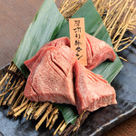 梅田酒場 情熱ホルモン - その他写真:厚切り牛タン