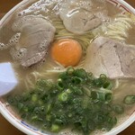 大臣閣 - ラーメン (並)  750円＋生玉子  50円＝800円なり