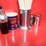 ラーメン二郎 - 卓上調味料