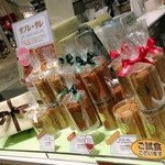 コロンバン - お店の陳列棚