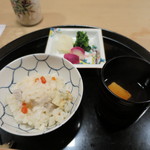 桜田 - 牡蠣の薄衣揚げと里芋の炊き込みご飯、白たくあん、蕪、水菜の漬物、厚揚げの赤だし