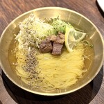 炭火燒肉 Misamo - 貝類高湯蔥鹽昆布冷麵 980日圓/含稅