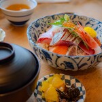 油屋 - 料理写真:海鮮丼(2000円、いくらとサーモン分高いのかなw