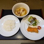 和カフェ 珈凛 - 料理写真:日替わりメニューを拝見していて
A野菜とチキンの煮込みと魚のフライ
Bサーモンのクリームパスタ
Cオムカレー
から、いろいろ食べられそうな

●A 野菜とチキンの煮込みと魚のフライランチ

を注文した