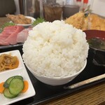 わ楽 - ご飯　今日は小さめのハマさん盛り