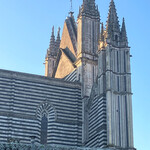 HOTEL DUOMO - そして大聖堂にあたる朝日