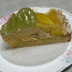 SAN 一宮店 - パイナップルとシャインマスカットのタルト　¥775