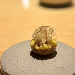 マンサルヴァ - 前回はサングイナッチョでしたが、今回はフォワグラのテリーヌ。
      このひと口に詰める、味わいと食感のバリエーションは、相変わらずお見事です。