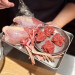 マンサルヴァ - スコットランド産のヤマウズラ。
      ペルドロー・グリとペルドロー・ルージュの２種あるそうで、この日は前者。
      ルージュより、グリの方が野趣が強いそうです。
      こういうのがいただけるの、嬉しいです(^^)