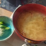 お米とろろ 和がや - 味噌汁は海藻で磯の香り