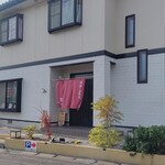 お米とろろ 和がや - 民家を改装した感じ