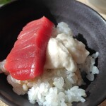 お米とろろ 和がや - 麦ご飯にわさびを載せて、とろろを掛けてマグロを載せて、、