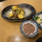 大衆肉酒場 赤羽 ふじ屋 - じゃがバタ塩辛沿え
