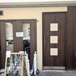 橋本屋 - 11時過ぎに到着。左の引き戸から入り、前金制で注文。