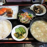 おいしい台所12カ月 - 紅鮭焼と あさり汁定食1,000円