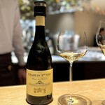 マンサルヴァ - 魚介にはミネラル。バターソースには樽。
      分かりやすいと言えばそうなんですけど、結局合うんですよね(^^)
      特にこのシャブリ、単独で飲んでしっかり美味しい！