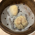 天厨菜館 - 海老がごろっと入った点心と焼売
