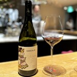 マンサルヴァ - シチリアのシラー。
      あまり得意な品種ではないのですが、最近はこうしたエレガンスのある作りが増えて嬉しいです。