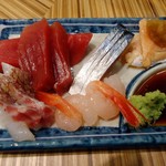 ふぶき - 「刺身三点盛り」…って五点盛りですよ。390円也。税込。