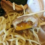 麺屋 御神本 - 見よ！この絶妙なゼリー状の黄身の味玉！