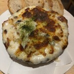東京夜市 - こぼれる牡蠣とベーコンゴルゴンゾーラのグラタン