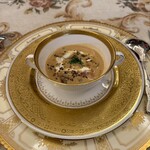 マレドラート - マッシュルームと自家製ベーコンのスープ