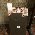 モール&ホソイコーヒーズ - 1階　階段手前の看板