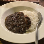 日南 - 牛ハラミ、たん、すじの煮込みカレー