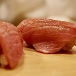 鮨 やすみつ - お腹の大トロ 背中の大トロ