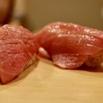 鮨 やすみつ - お腹の大トロ 背中の大トロ