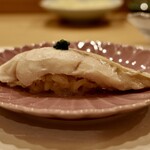 鮨 やすみつ - 喉黒の蒸し鮨