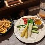 勝鬨UNIqUE - 皿が置かれた瞬間の香りだけで一杯いける魔性のフライ