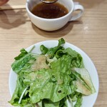 イセタンダイニング - 着いて来たサラダとスープ